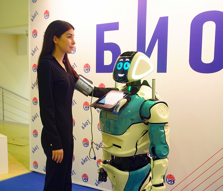 Робот-диагност «ЭСМОнд», способный проводить процедуру ЭКГ, без участия человека.